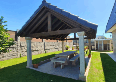 Carpintería exterior: Pérgola pino abeto y cierre bambú